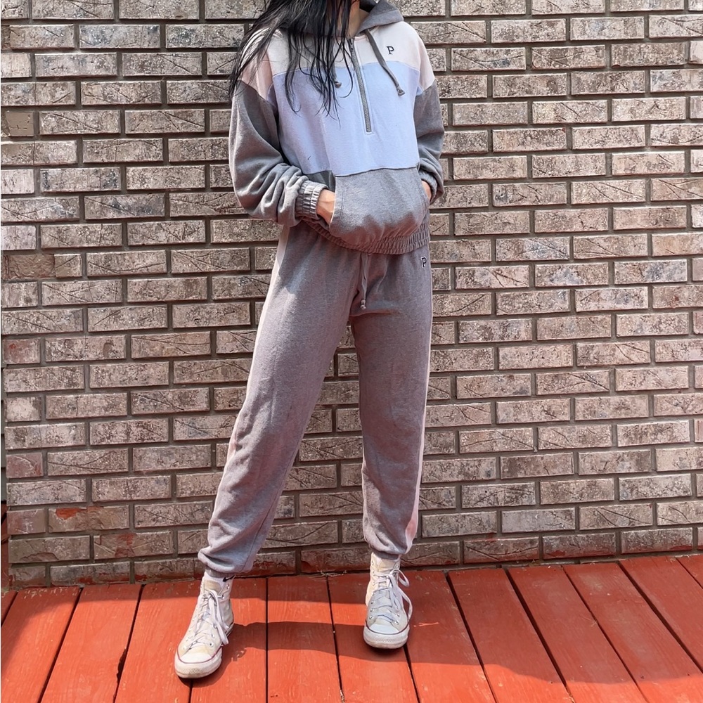 Victoria’s Secret PINK sweatshirt and sweatpants set!